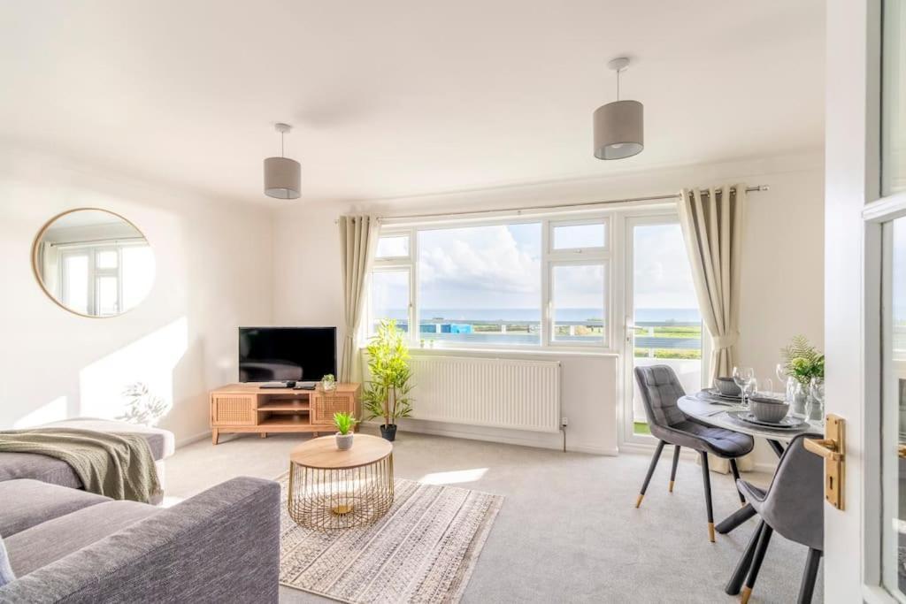 בורנמות' Trendy Sea View 2 Bedroom Sleeps 6 - Free Parking מראה חיצוני תמונה