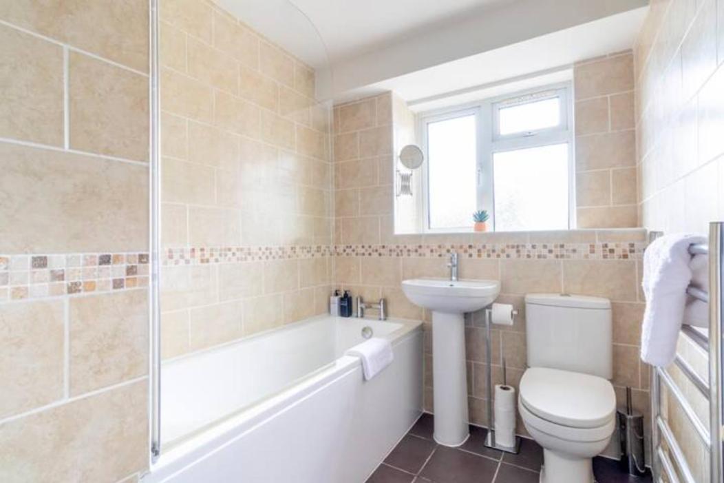 בורנמות' Trendy Sea View 2 Bedroom Sleeps 6 - Free Parking מראה חיצוני תמונה