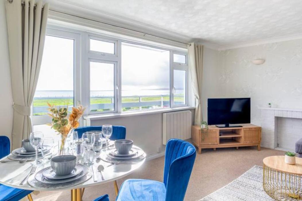 בורנמות' Trendy Sea View 2 Bedroom Sleeps 6 - Free Parking מראה חיצוני תמונה